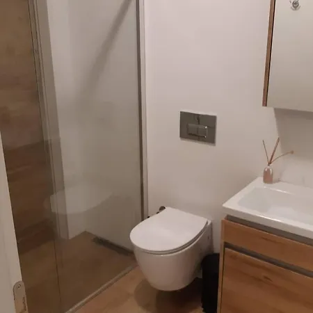 Duplex Mod 50m From The Beach شقة